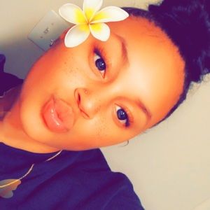 Meet your Posher, Briana